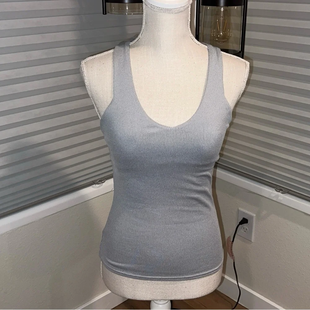 🆕ALO YOGA Elevate Tank Too in Ribbed Gray